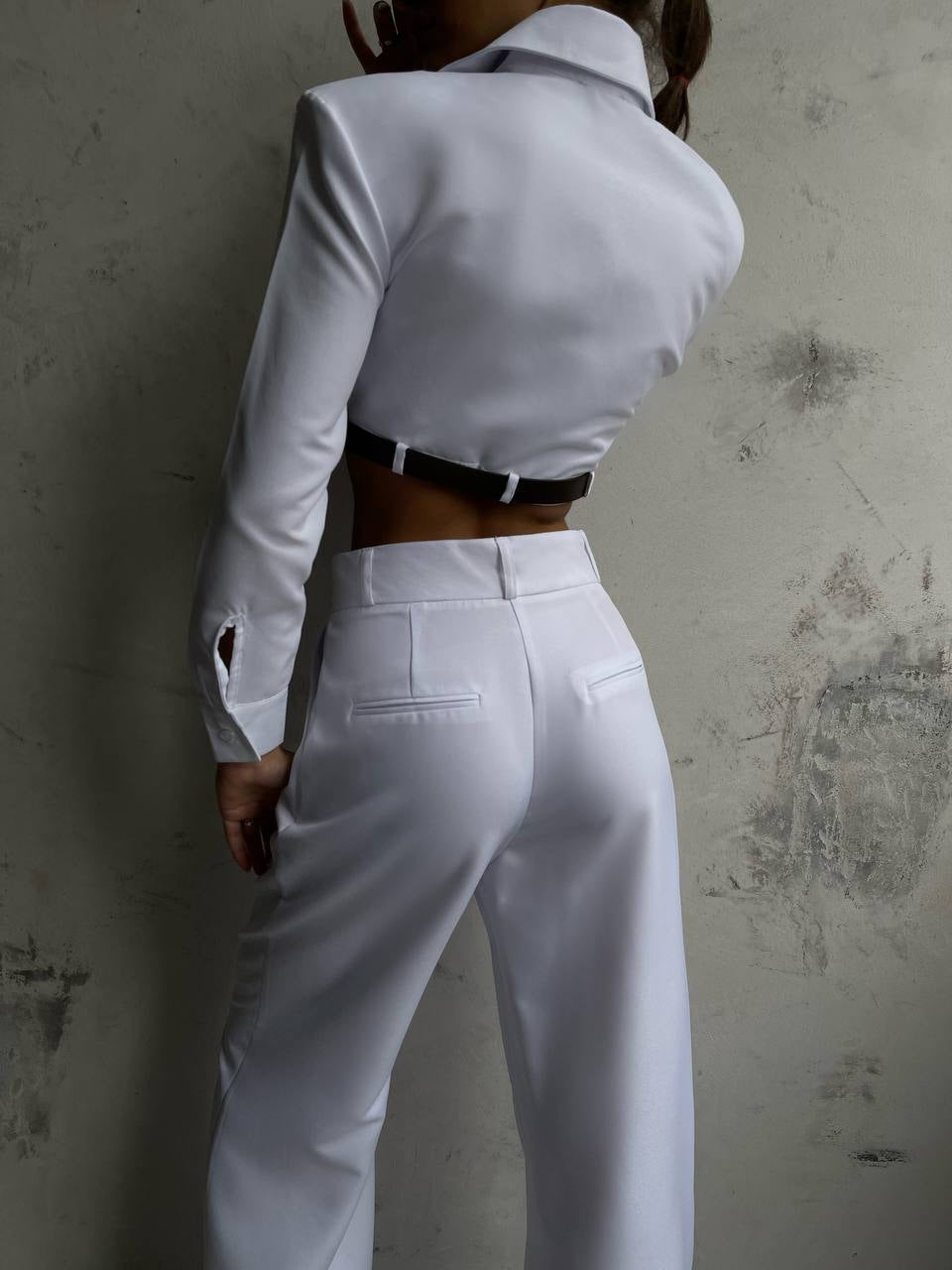 Stilinigiy Vatkalı Beyaz Crop Gömlek