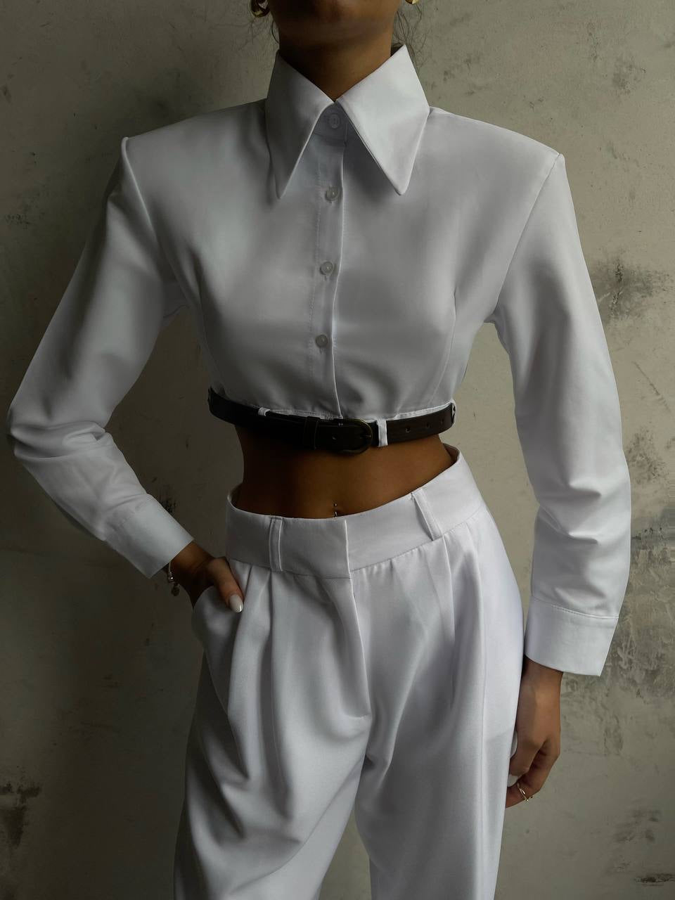 Stilinigiy Vatkalı Beyaz Crop Gömlek
